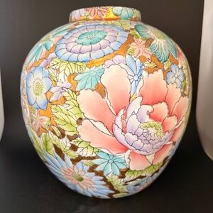 Fine Chinese Porcelain Thousand Flowers Colorful Enamel & Gilt Ginger Jar 9"x 8"